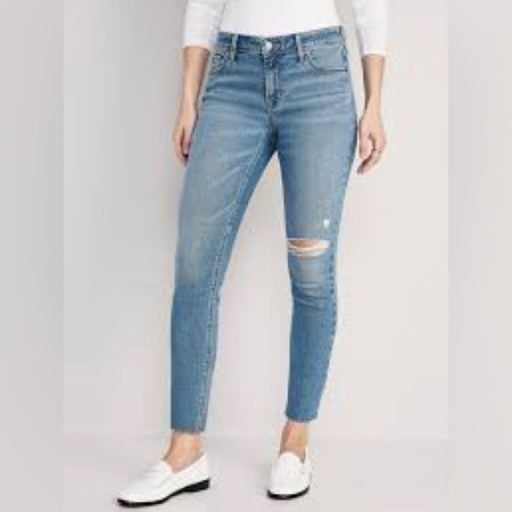 Old Navy Women’s High Rise Distressed Blue Jeans Size 6 - Picture 1 of 10